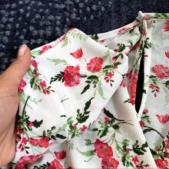 🌺 OFF-WHITE PINK RED GREEN FLORAL ROMPER! - Picture 5 of 7